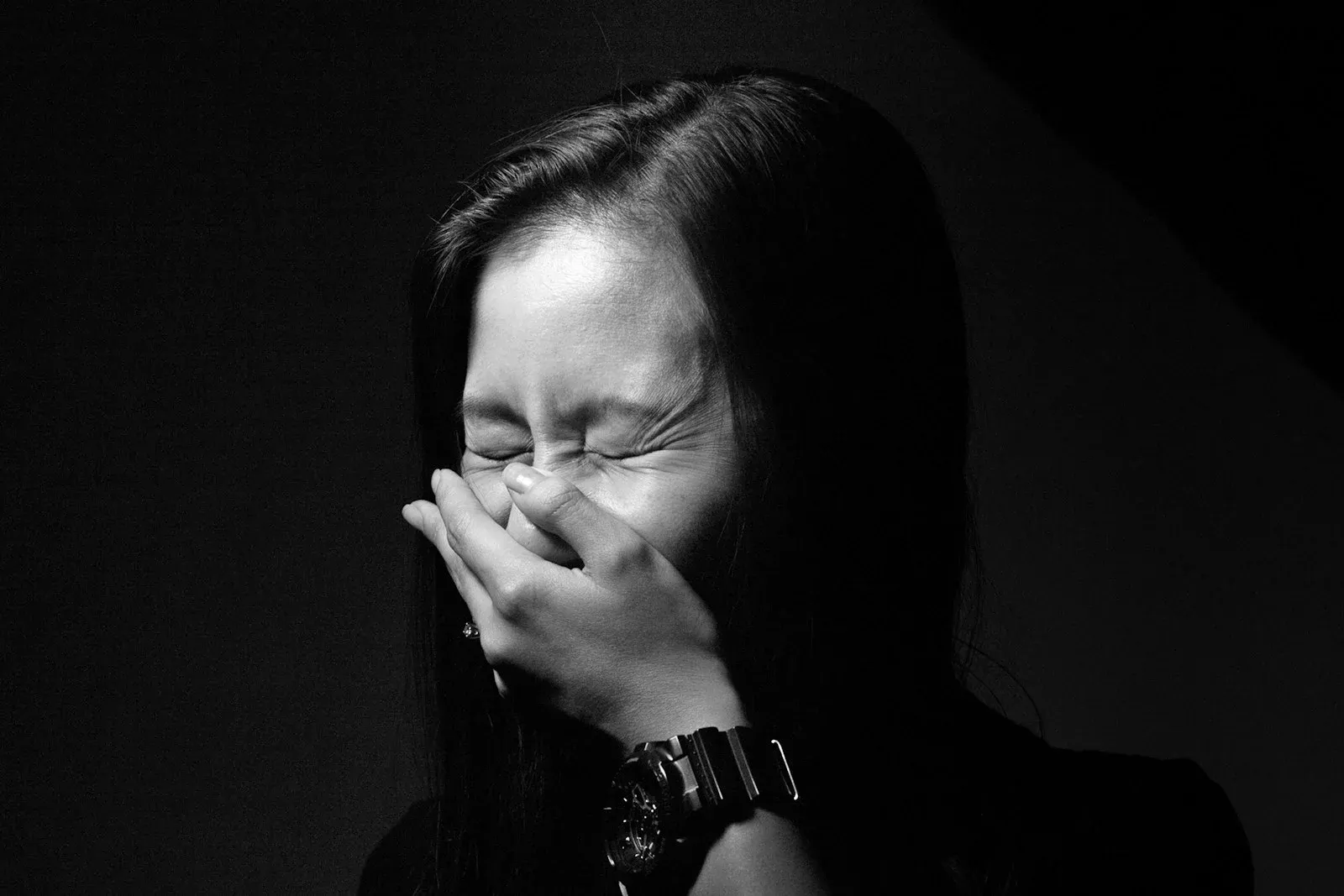 웃고 있는 여성(Photo by Dave Moreno / Unsplash) 웃고 있는 여성(Photo by Dave Moreno / Unsplash)